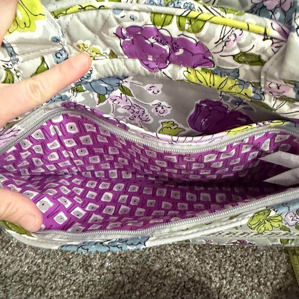 New with tag Vera Bradley overnight tote secure cute paisley colorful sturdy - Picture 10 of 11